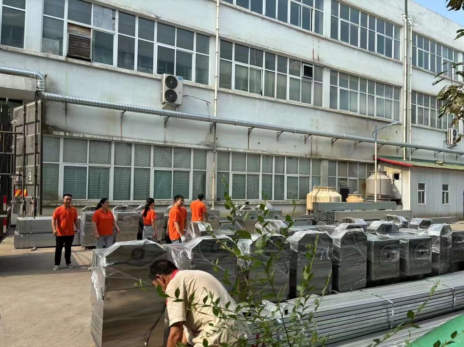 知名品牌栗滿多訂購的第二批20臺炒板栗機裝車發貨
